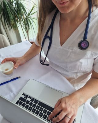 🩺 Stetoskop, který s tebou ujde tisíce kroků... Po oddělení. V terénu. I na směně, která už měla dávno skončit. Littmann...