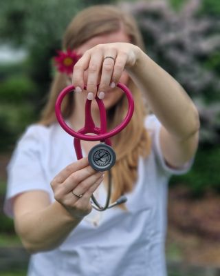 🩺 Stetoskop není jen pracovní nástroj. Je to spojenec. Každodenní parťák. A když dobře sedne jako Littmann, cítíte to hned...